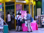 池袋東口　新栄堂書店